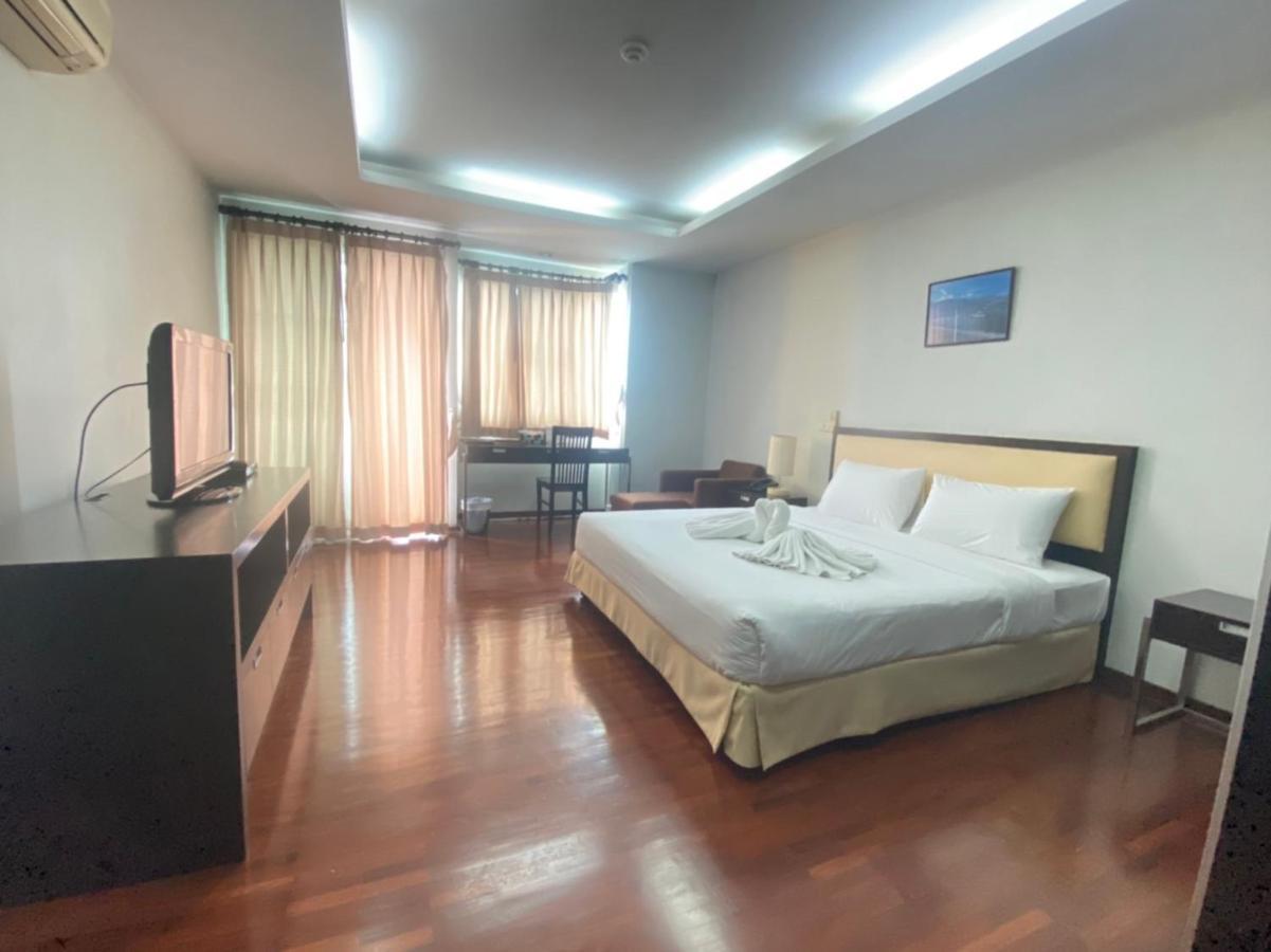 The Park 304 Executive Serviced Apartment Si Maha Phot Exterior foto